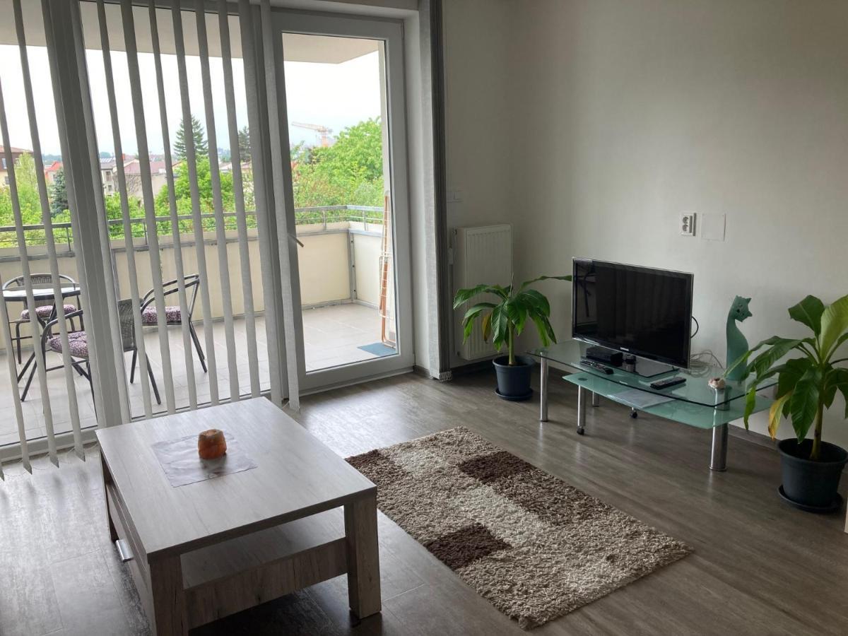 Appartement Apartman Edita - Byt S Terasou A Parkovacim Stanim, Topolova, Olomouc Extérieur photo