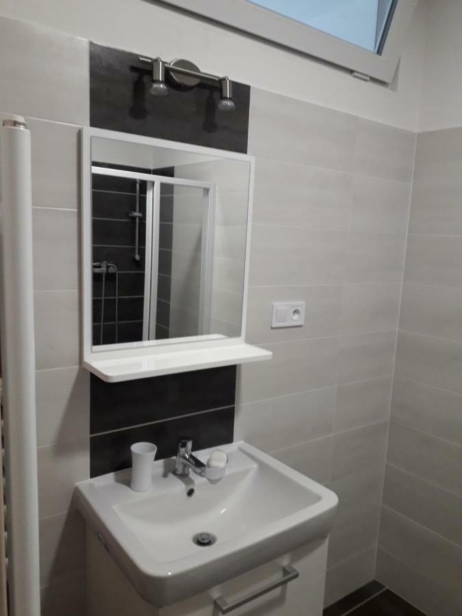 Appartement Apartman Edita - Byt S Terasou A Parkovacim Stanim, Topolova, Olomouc Extérieur photo